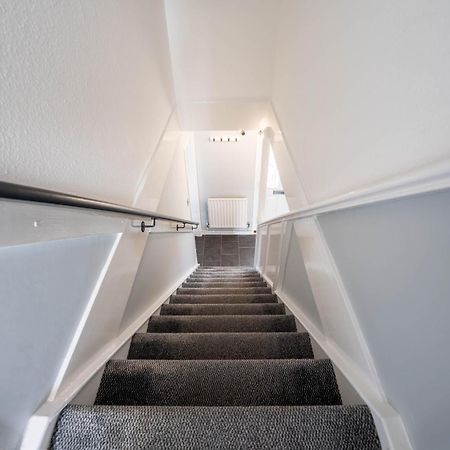 Gatwick Place - 4 Bed 2 Bath Self Contained House With Private Garden Горлі Екстер'єр фото