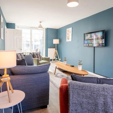 Gatwick Place - 4 Bed 2 Bath Self Contained House With Private Garden Горлі Екстер'єр фото