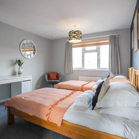 Gatwick Place - 4 Bed 2 Bath Self Contained House With Private Garden Горлі Екстер'єр фото