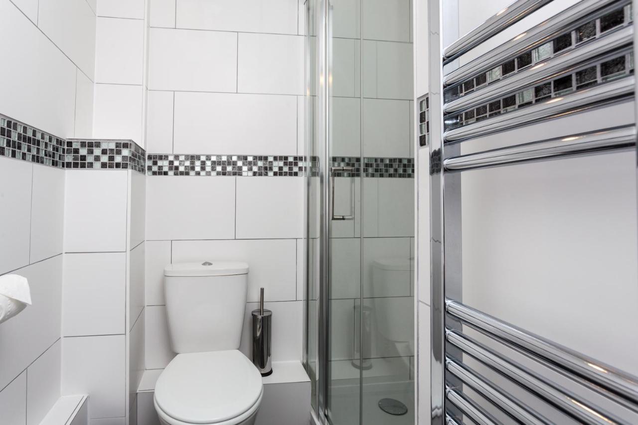 Gatwick Place - 4 Bed 2 Bath Self Contained House With Private Garden Горлі Екстер'єр фото