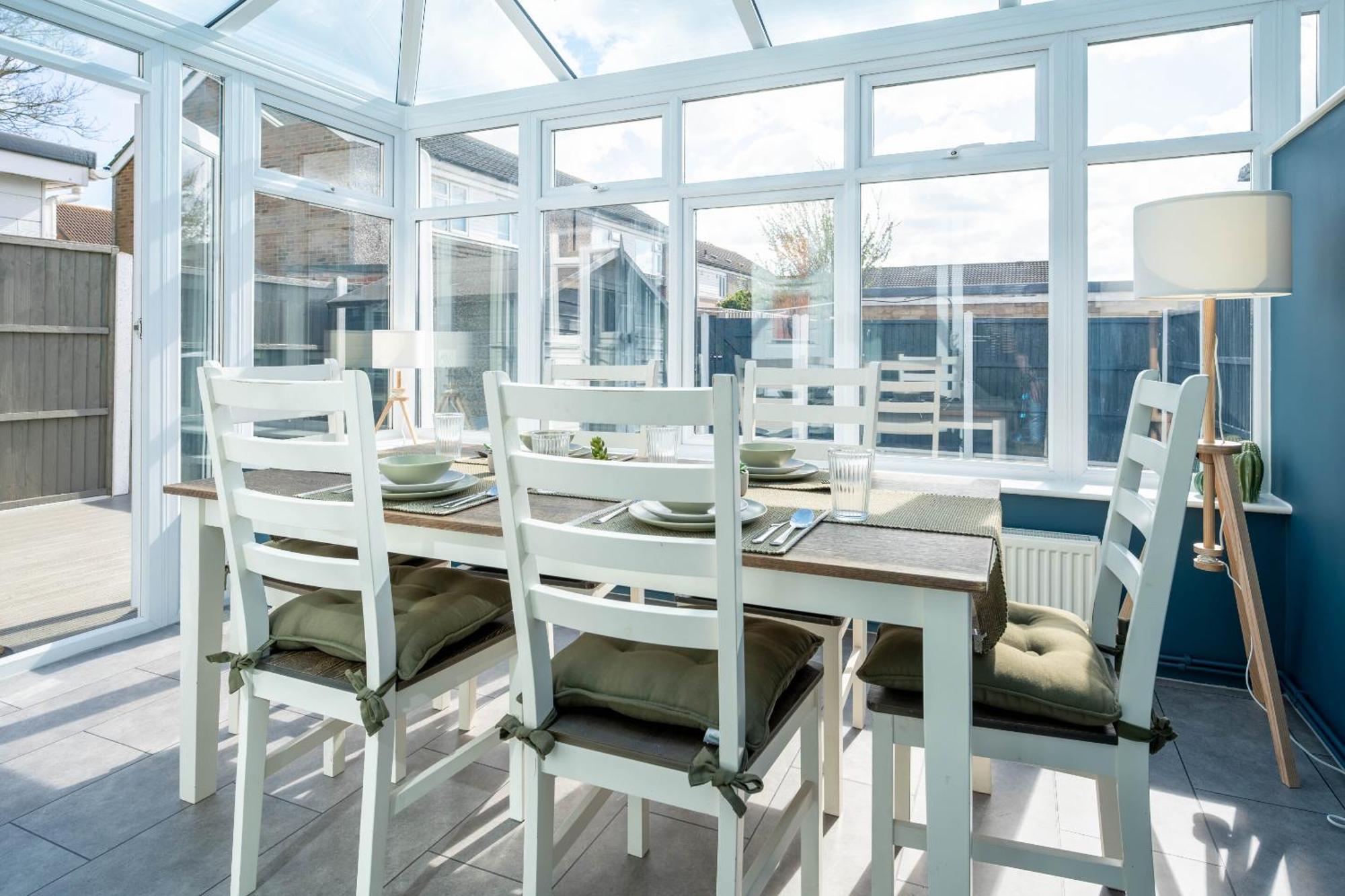 Gatwick Place - 4 Bed 2 Bath Self Contained House With Private Garden Горлі Екстер'єр фото
