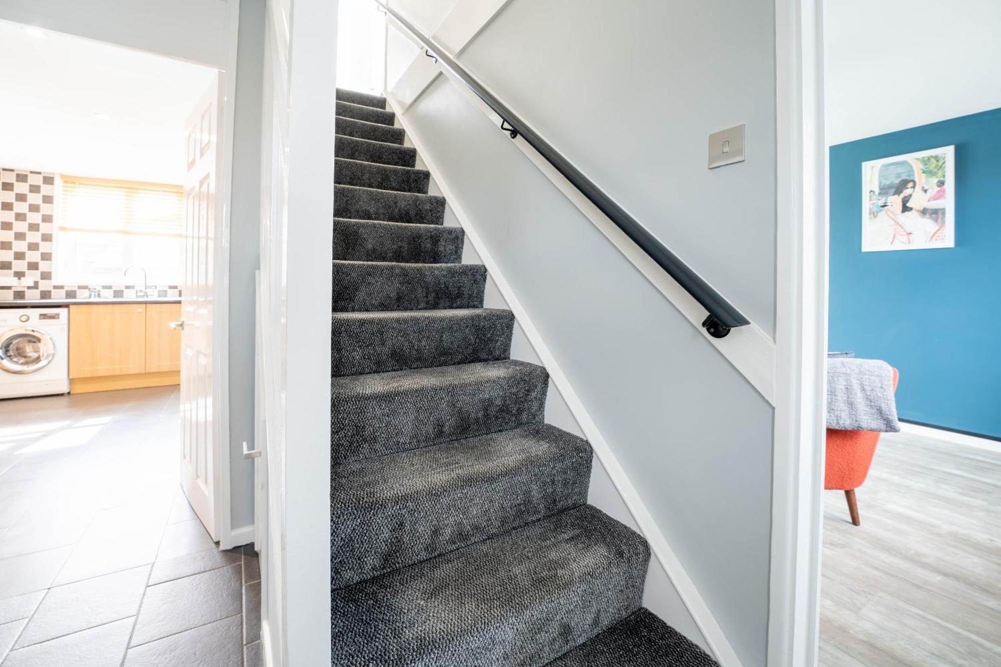 Gatwick Place - 4 Bed 2 Bath Self Contained House With Private Garden Горлі Екстер'єр фото